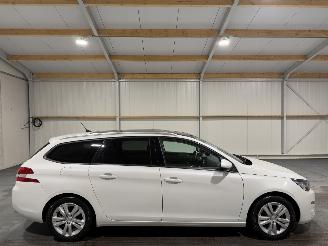 krockskadad bil auto Peugeot 308 1.2 PureTech 81kW Panodak Blue Lion 2017/5