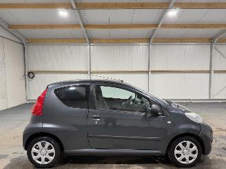 krockskadad bil auto Peugeot 107 1.0 -12V 50kW XR 2011/3