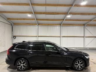 krockskadad bil auto Volvo V-60 2.0B3 120kW Automaat Essential 2022/7