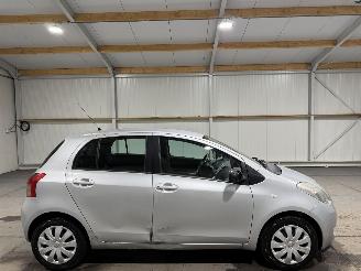 krockskadad bil auto Toyota Yaris 1.3VVTi 64kW Sol 2006/5