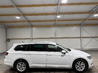 krockskadad bil auto Volkswagen Passat 1.6TDI 88kW Clima Connected Series 2017/2