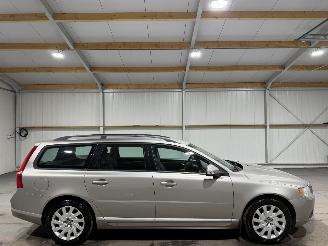 skadebil auto Volvo V-70 2.0 107kW  Momentum 2009/4