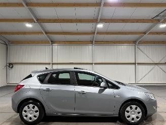 skadebil auto Opel Astra 1.4Turbo 103kW Automaat Edition Schuifkantel 2012/7