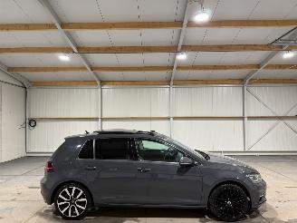 damaged passenger cars Volkswagen Golf 1.4TSI 110kW Automaat Highline Pano Business R 2017/6
