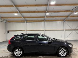 Schadeauto Volvo V-60 2.0D4 133kW Automaat Ocean Race 2014/9