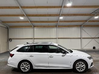 Damaged car Skoda Octavia 1.5 e-TSI 110kW Automaat Sport Business 2022/2