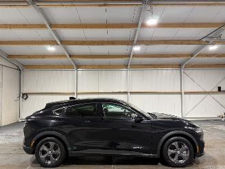 skadebil auto Ford Mustang Mach-E 98kWh Extended RWD 2021/1