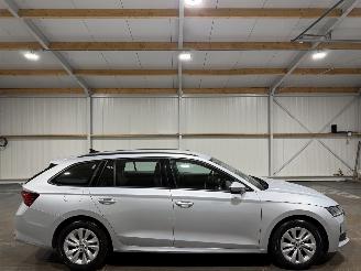 uszkodzony samochody osobowe Skoda Octavia 1.5TSI MHEV 85kW Automaat Business Edition 2024/10