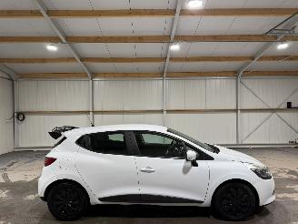 Unfallwagen Renault Clio 0.9TCe 66kW Navi Airco Expression 2014/10