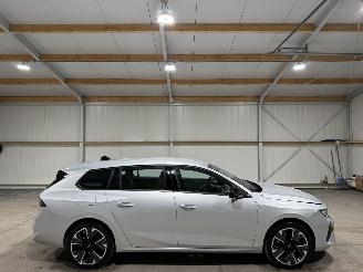 Vaurioauto  passenger cars Opel Astra 54kWh 115kW Electric Edition 2025/12