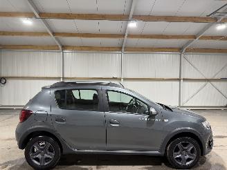uszkodzony samochody osobowe Dacia Sandero 0.9TCe 66kW Automaat SL Stepway 2017/10