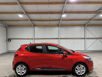 Unfallwagen Renault Clio 0.9TCe 66kW Airco Navi Limited 2019/3