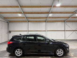 Damaged car Ford Focus 1.0EcoBoost 92kW Hybrid Trend Edition Business 2021/11