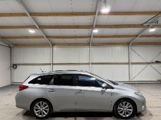 damaged passenger cars Toyota Auris Touring Sports 1.8Hybrid 73kW Automaat Lease Pro 2013/8