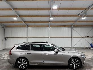 Damaged car Volvo V-60 2.0T6 228kW Automaat Pano Inscription 2019/6