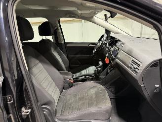 Volkswagen Touran 1.6TDI 81kW 7p Automaat SCR Connected Series 7 Persoons picture 26