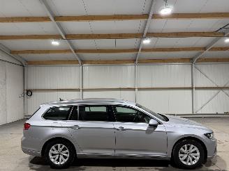 Vaurioauto  passenger cars Volkswagen Passat 1.5TSI 110kW Automaat Business 2020/10