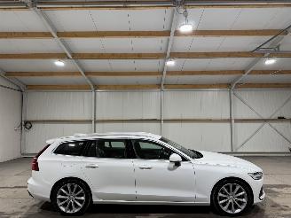 Damaged car Volvo V-60 2.0T6Hybrid 186kW Automaat Twin Engine AWD Momentum Pro 2020/6