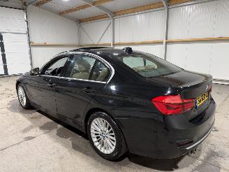 BMW 3-serie 320i 135kW Automaat Schuifkantel Luxury Edition picture 11