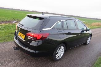 Schadeauto Opel Astra SPORTS TOURER+ 1.0 77kw 105pk  Business+  Euro 6 Navigatie Clima  2016 2016/5