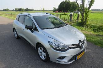 krockskadad bil auto Renault Clio 0.9 TCe 2017 Limited  174.000km nap 5 Drs Navigatie 2017/3