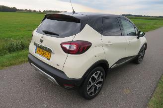 Vaurioauto  passenger cars Renault Captur 1.2 TCE 118pk Automaat 70.000km nap Camera Navigatie Clima  2017 -06 2017/6