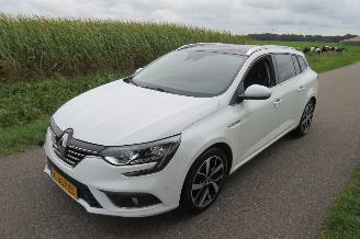 Coche accidentado Renault Mégane 1.3 116pk  TCe Bose Navigatie Sport stoelen  186.000km nap Leer Sport [  2020 2020/3
