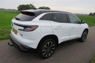 Schadeauto Renault Austral 1.2 E Tech Hybride  13.000km Automaat 200 Techno 131pk Euro 6 2023/9