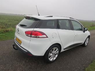 Renault Clio 0.9 TCe Zen 2019  Navigatie Airco   [ parkeerschade Bumper picture 15
