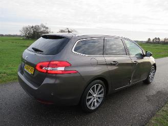 Damaged car Peugeot 308 SW 1.2eTHP 131pk!!! Automaat Allure 178.000km nap Camera leer Navigatie Splinter nieuw 2014/9