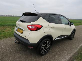 Damaged car Renault Captur 0.9 TCe 90pk 93.000km Navigatie Airco Dynamique 2016 2016/9