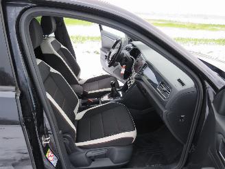 Volkswagen T-Roc 1.5 TSi Sport 150pk 2018 Parkeerschade [ Camera Navigatie Clima stoel stuur verwarring picture 4