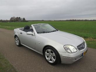Coche accidentado Mercedes SLK 200 SLK Cabrio  232.000km Nap  topstaat  parkeerschade 2000/4