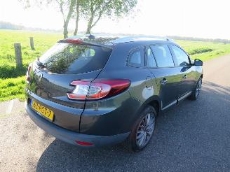 krockskadad bil auto Renault Mégane 1.6 102pk Expression Navigatie Airco  parkeerschade 2011/2