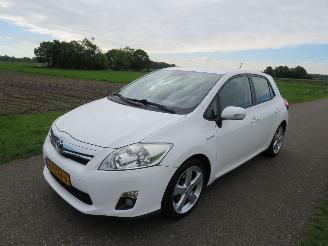 damaged passenger cars Toyota Auris 1.8 Automaat  Full Hybrid Elektrisch benzine 170.000km camera navigatie  airco 2010/11