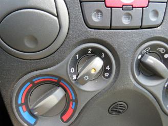 Fiat Panda 12 70pkEditon 127.000km Airco  2012 [ schadevrij picture 16