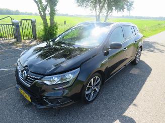 Schadeauto Renault Mégane 1.6 DCI BOSE EXCLUSIEF 131PK  202.000KM NAP  2017 2017/10
