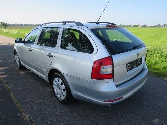Skoda Octavia 14 TSI 109.000KM Airco 2010 parkeerschade picture 7