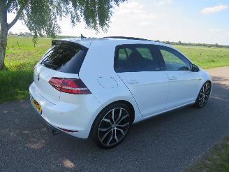 damaged passenger cars Volkswagen Golf GTI 20 TSi 5drs 220pk Automaat  190.000  Camera Navigatie Leer 2013-11 2013/11