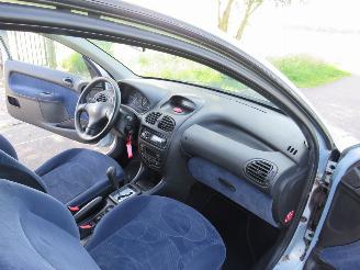 Peugeot 206 1.6 16v XT Automaat  120.000km nap Airco picture 10
