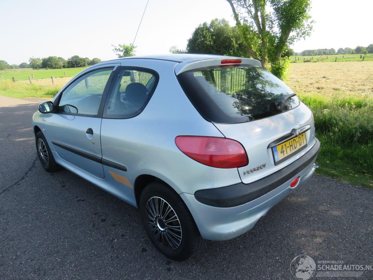Peugeot 206 1.6 16v XT Automaat  120.000km nap Airco