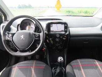 Peugeot 108 1.2 VTI Allure  192.000km  Orgineel Navigatie  Airco  2014 schadevrij picture 16