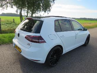 Schadeauto Volkswagen Golf 14 TSi ACT 140pk Higline 164.000km  5drs  Schuifdak Sport Stoelverwarming  topstaat 2013/11