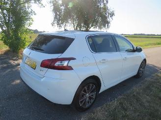 Auto incidentate Peugeot 308 1.2 110pk Pure Tech Style 116.000km Navigatie Camera airco Clima   splinter nieuwe d riem 2015/7
