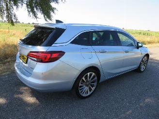 Schadeauto Opel Astra SPORTS TOURER+ 1.4 150pk Inovattion 2017 Camera navie clima  [ nieuwstaatt 2017/9