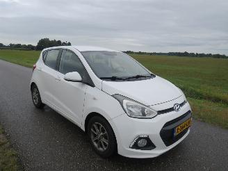 Damaged car Hyundai I-10 1.0 I  Motion 2014 [ Nieuwe Model 5drs Airco Stoelverwarming 2014/12