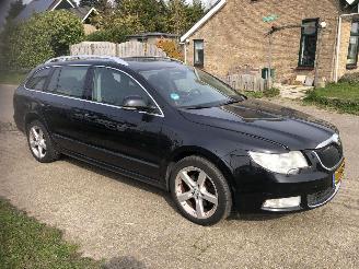 Vaurioauto  passenger cars Skoda Superb 2.0 TDi combi  ambition 2010/9