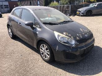 Voiture accidenté Kia Rio Rio 1.2 CVVT ComfortLine 2014/6