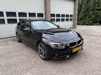 Schadeauto BMW 3-serie 320i High Executive Automaat Pano 2017/12