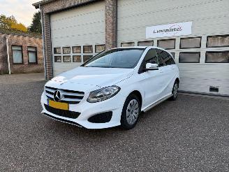 Vaurioauto  passenger cars Mercedes B-klasse 220d Ambition Automaat Navi 120216 Km NAP ! 2020/1
